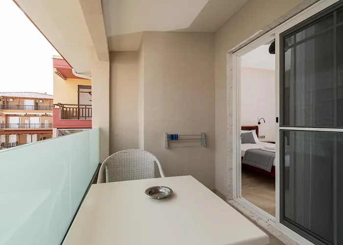 Zoe On The Apartament